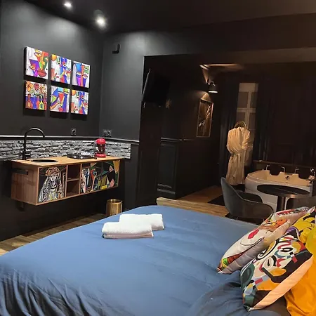 Picasso Balneo Et Privatif, Ambiance Arty Chic Love hotel