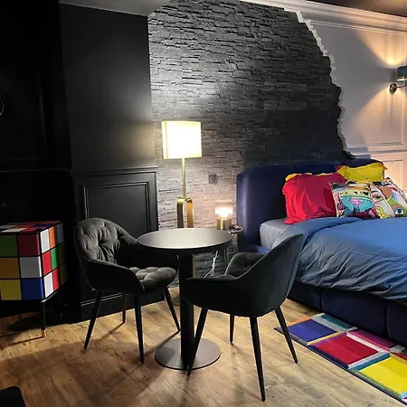 La 104 Picasso Tendance Dans Maison Reservee Aux Hotes *